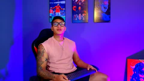 EVAN GREY online show from April 17, 3:42 am