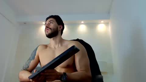 E V A N S online show from March 13, 11:44 pm