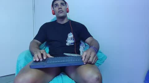 Snapshot of evessinn chatting on February 16, 8:55 pm luis online show from February 16, 8:55 pm