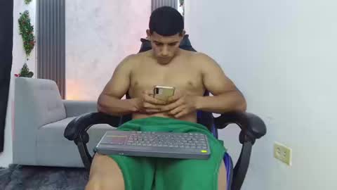 Snapshot of evessinn chatting on September 13, 12:44 am luis online show from September 13, 12:44 am
