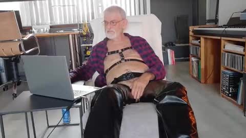 Naaktloper online show from October 26, 2:08 pm