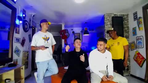 extrangers online show from December 23, 12:08 pm