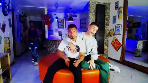 extrangers online show from December 27, 12:01 pm