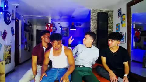 extrangers online show from December 31, 12:04 pm