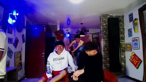 extrangers online show from January 19, 12:07 pm