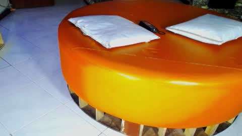 extrangers online show from January 25, 11:55 am