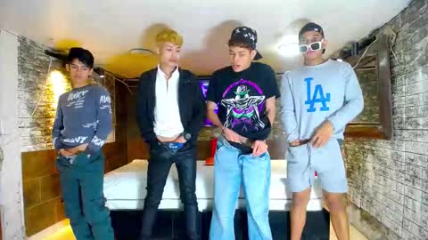 extrangers online show from October 3, 12:10 pm