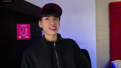 Snapshot of ezra_storm chatting on October 3, 5:01 am Juan online show from October 3, 5:01 am