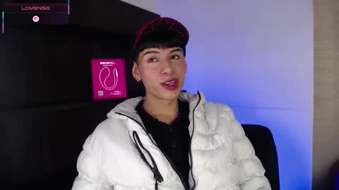 Snapshot of ezra_storm chatting on October 15, 5:15 am Juan online show from October 15, 5:15 am