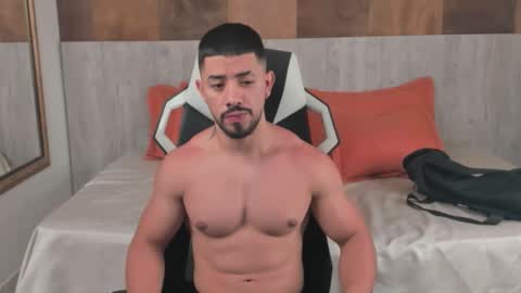 Ezzio Scolaro online show from September 21, 10:21 pm