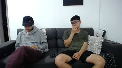 Snapshot of fallgays chatting on January 26, 2:03 am FallGays online show from January 26, 2:03 am