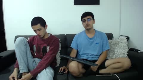 Snapshot of fallgays chatting on January 13, 12:41 am FallGays online show from January 13, 12:41 am