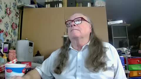 Snapshot of fatfreddythecat chatting on March 11, 5:49 am Fred. online show from March 11, 5:49 am
