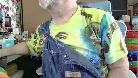 Snapshot of fatfreddythecat chatting on December 22, 9:42 pm Fred. online show from December 22, 9:42 pm