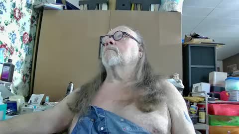 Snapshot of fatfreddythecat chatting on December 19, 8:13 am Fred. online show from December 19, 8:13 am