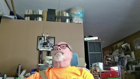 Snapshot of fatfreddythecat chatting on January 28, 12:47 am Fred. online show from January 28, 12:47 am