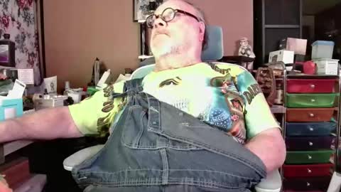 Snapshot of fatfreddythecat chatting on December 22, 8:27 am Fred. online show from December 22, 8:27 am