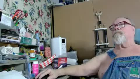 Snapshot of fatfreddythecat chatting on February 28, 6:32 am Fred. online show from February 28, 6:32 am