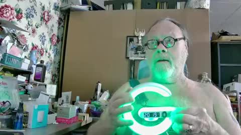 Snapshot of fatfreddythecat chatting on December 27, 4:15 am Fred. online show from December 27, 4:15 am
