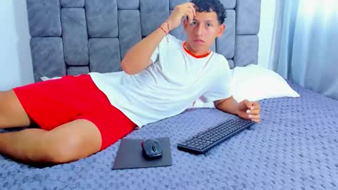 Snapshot of felipehot_gonzales chatting on October 12, 12:43 pm FELIPE online show from October 12, 12:43 pm