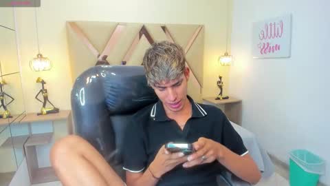 FER PHOENIX online show from November 14, 3:53 am