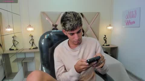 FER PHOENIX online show from December 4, 3:46 am