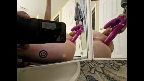 Snapshot of fillmylittlehole chatting on February 23, 9:25 pm Fill My Little Hole online show from February 23, 9:25 pm