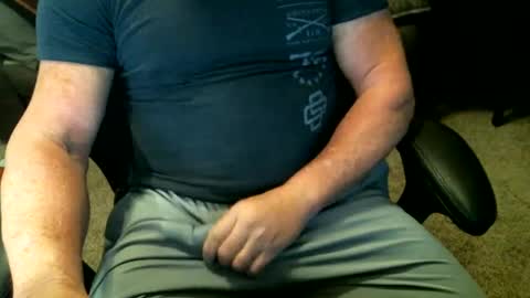 fitguy40 online show from December 2, 10:32 pm