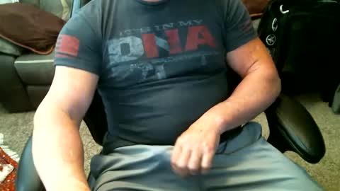 fitguy40 online show from December 18, 8:25 pm