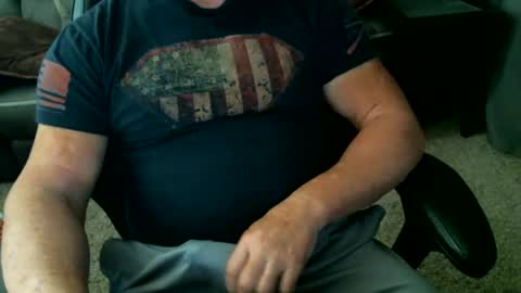 fitguy40 online show from December 11, 9:00 pm