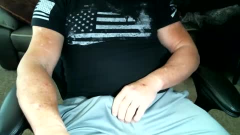 fitguy40 online show from February 15, 9:17 pm