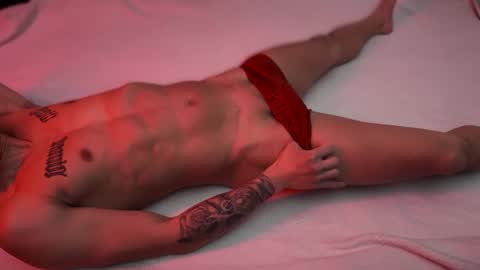 Snapshot of fithornyandtatted chatting on February 19, 4:44 pm Joey online show from February 19, 4:44 pm