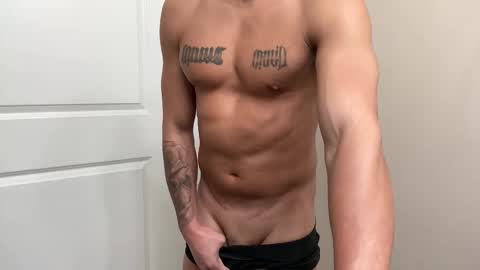 Snapshot of fithornyandtatted chatting on October 28, 8:11 pm Joey online show from October 28, 8:11 pm