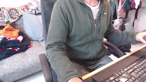 Snapshot of fizz6572 chatting on January 6, 10:24 am fizz6572 online show from January 6, 10:24 am