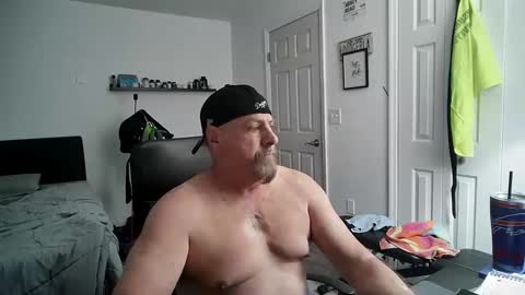 Snapshot of flaguy3233 chatting on February 17, 2:53 am Florida guy online show from February 17, 2:53 am