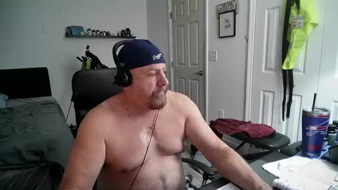 Snapshot of flaguy3233 chatting on January 29, 6:43 am Florida guy online show from January 29, 6:43 am