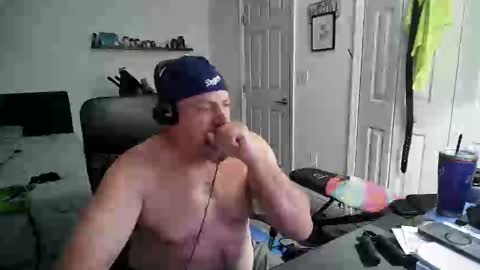 Snapshot of flaguy3233 chatting on February 13, 4:32 am Florida guy online show from February 13, 4:32 am