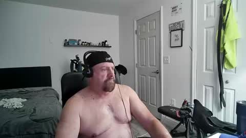 Snapshot of flaguy3233 chatting on December 9, 3:40 am Florida guy online show from December 9, 3:40 am