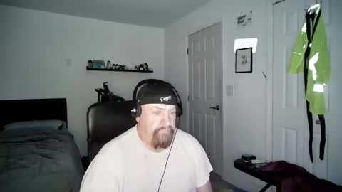 Snapshot of flaguy3233 chatting on December 31, 5:33 am Florida guy online show from December 31, 5:33 am