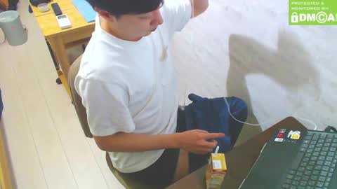 Snapshot of flowerbox chatting on January 6, 12:24 pm flowerbox online show from January 6, 12:24 pm