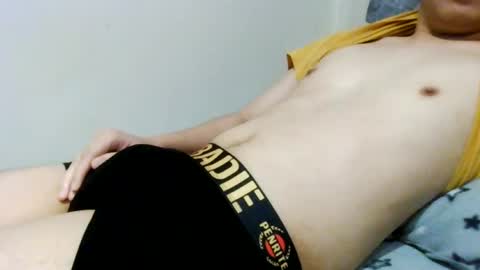 fluffycroissant07 online show from June 28, 5:35 am