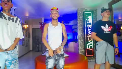 flyckers online show from December 6, 6:50 pm