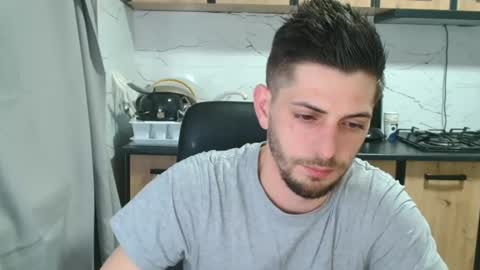 independent model online show from February 28, 10:50 pm