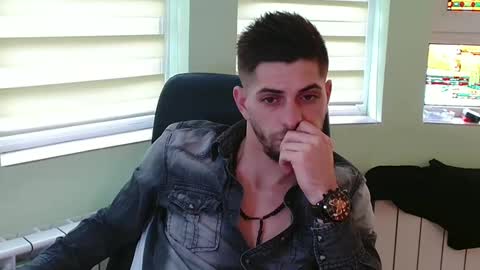 independent model online show from December 4, 12:36 pm