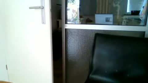 fox85nl online show from April 9, 7:14 am