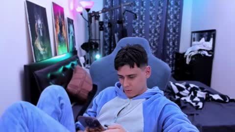 Foxicfu online show from September 17, 2:07 pm