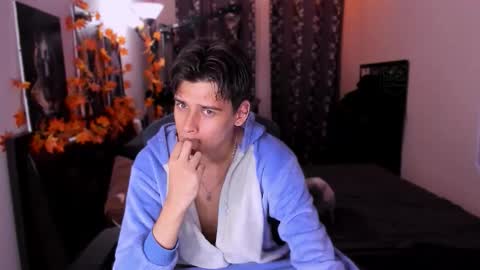 Foxicfu online show from November 5, 7:49 pm