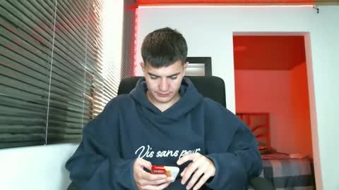 Snapshot of franccesco_699 chatting on February 19, 4:33 pm franccesco_699 online show from February 19, 4:33 pm