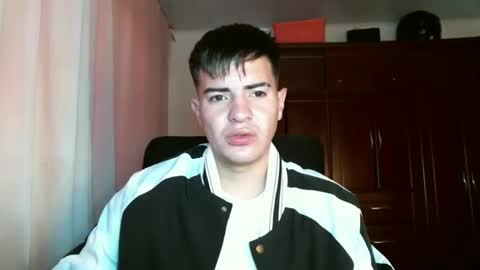 Snapshot of franccesco_699 chatting on December 7, 2:57 pm franccesco_699 online show from December 7, 2:57 pm