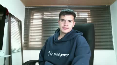Snapshot of franccesco_699 chatting on February 28, 4:20 pm franccesco_699 online show from February 28, 4:20 pm